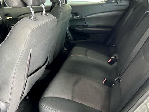 Used 2013 Dodge Avenger SE image 17