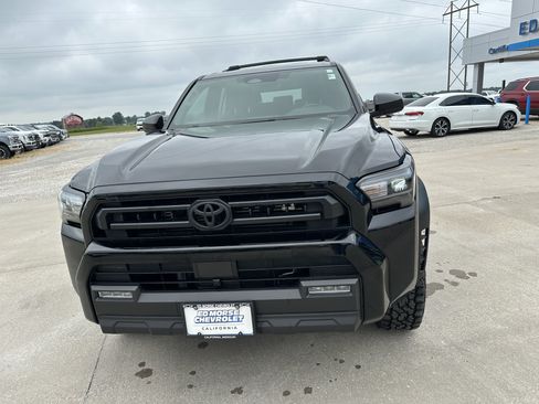 Used 2025 Toyota 4Runner SR5 AWD/4WD image 8