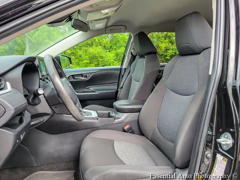 Used 2022 Toyota RAV4 XLE FWD image 8