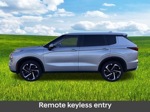 Used 2024 Mitsubishi Outlander AWD image 3