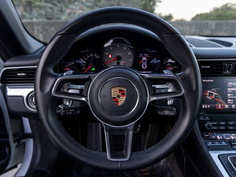 Certified 2019 Porsche 911 Carrera 4S image 30