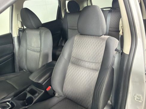 Used 2018 Nissan Rogue SV FWD image 13