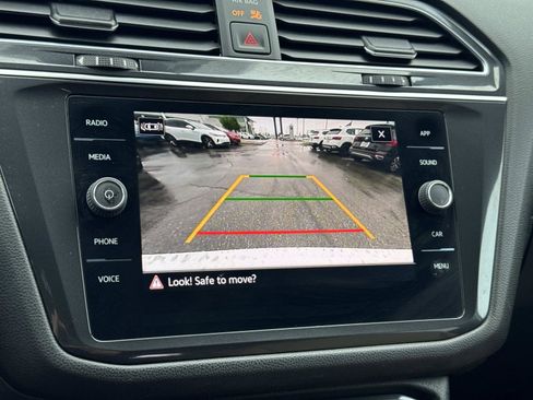 Certified 2022 Volkswagen Tiguan SE R-Line image 17