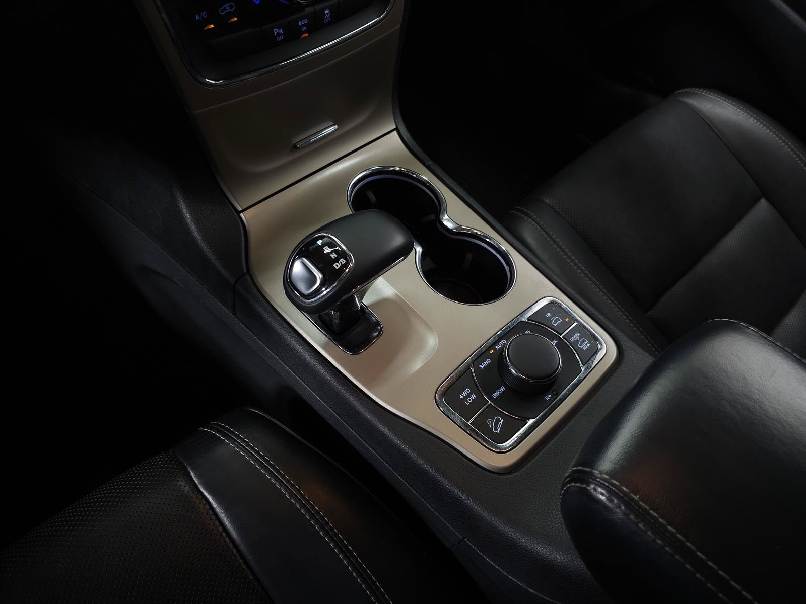 Used 2014 Jeep Grand Cherokee Overland AWD/4WD image 28