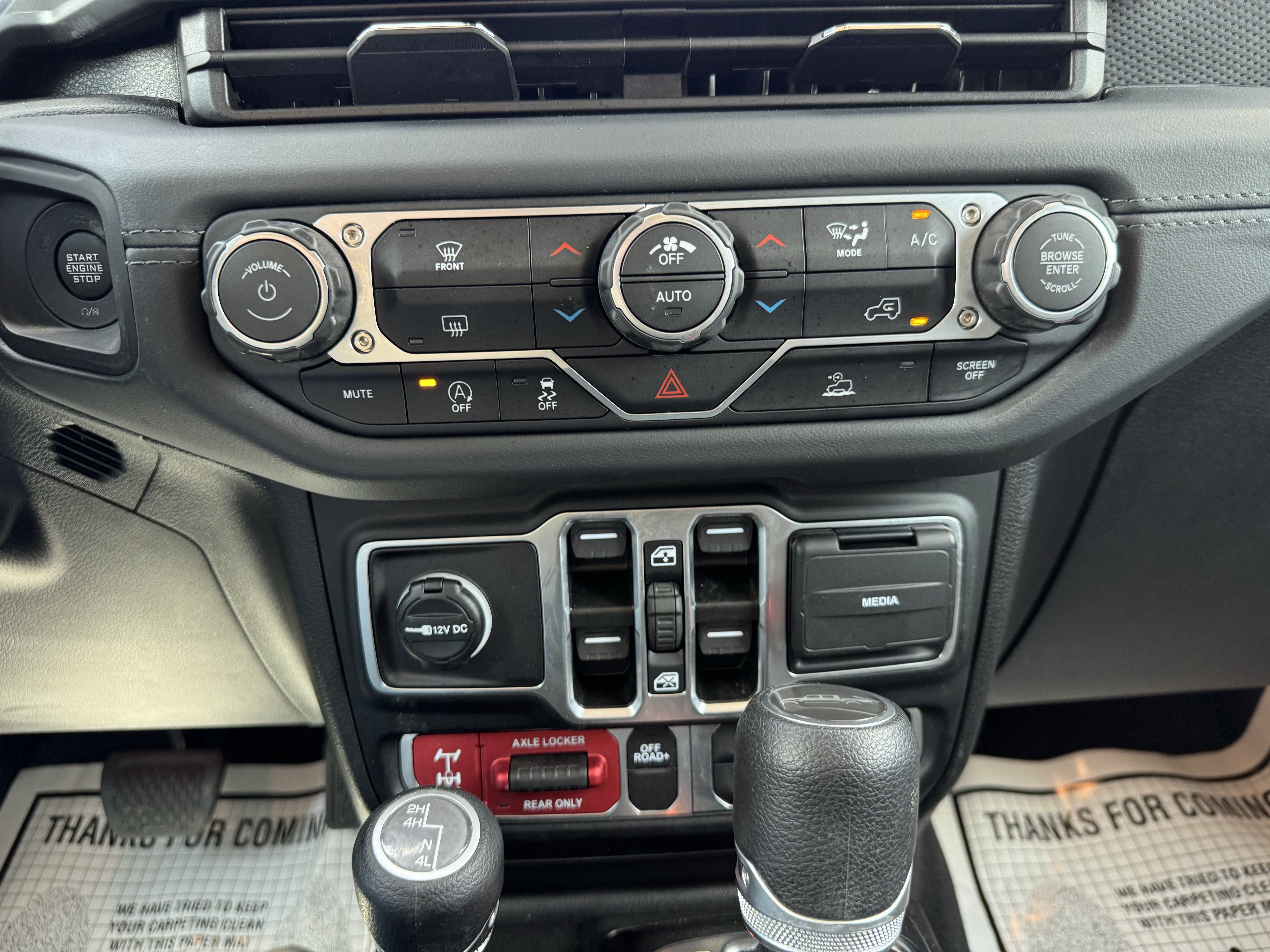 Used 2025 Jeep Gladiator Mojave AWD/4WD image 14