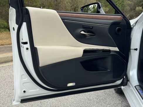 Certified 2023 Lexus ES 300h Ultra Luxury image 21