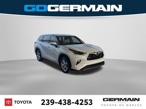 Used 2022 Toyota Highlander LE image 11