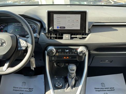 Certified 2025 Toyota RAV4 LE image 22