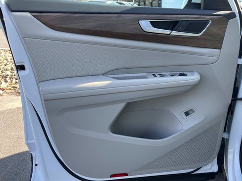 New 2026 Volkswagen Atlas SE FWD image 17