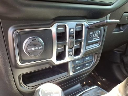 Used 2022 Jeep Wrangler Unlimited Sahara AWD/4WD image 20