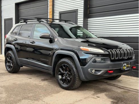 Used 2017 Jeep Cherokee Trailhawk w/ Comfort/Convenience Group image 11