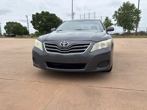 Used 2011 Toyota Camry LE FWD image 4
