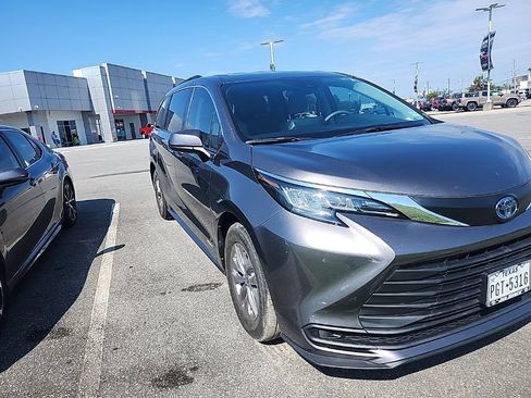 Used 2021 Toyota Sienna LE FWD image 21