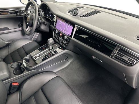 Certified 2026 Porsche Macan AWD/4WD image 29