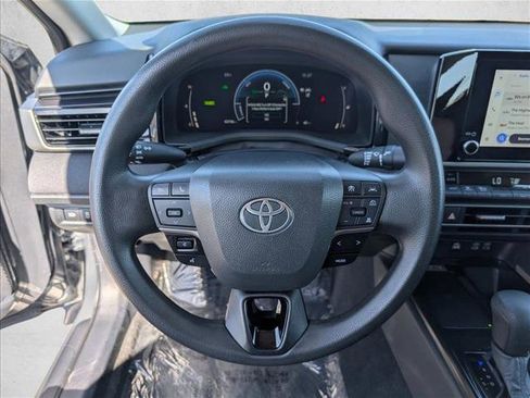 Used 2025 Toyota Camry LE image 11