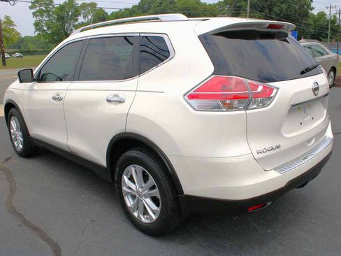 Used 2016 Nissan Rogue SV w/ SV Premium Package FWD image 8