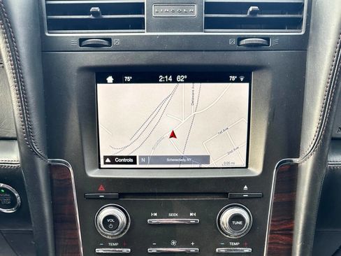Used 2016 Lincoln Navigator Reserve image 21