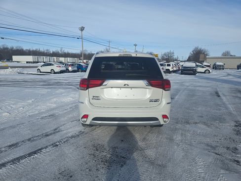 Used 2018 Mitsubishi Outlander SEL image 4
