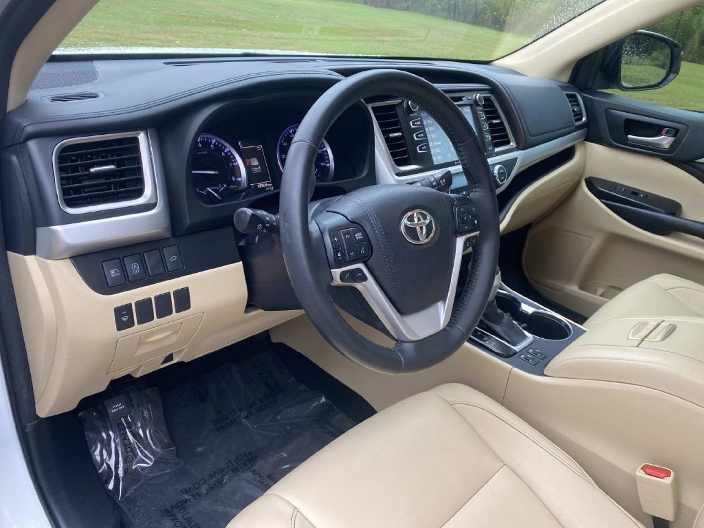 Used 2018 Toyota Highlander XLE FWD image 22