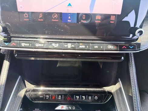 Used 2023 Jeep Wagoneer Series III w/ Rear Seat Video Group 1 AWD/4WD image 16