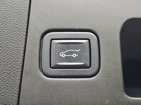 Used 2023 Cadillac XT4 Luxury w/ Cold Weather Package image 26