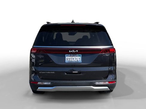 Used 2022 Kia Carnival SX Prestige FWD image 4