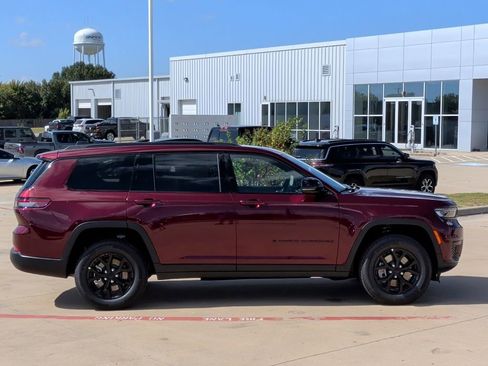 New 2025 Jeep Grand Cherokee L Altitude image 9