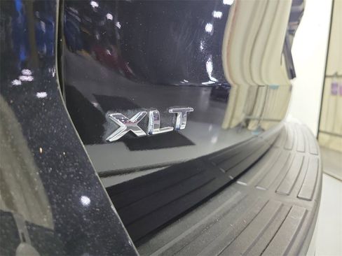 Used 2022 Ford Expedition XLT image 5