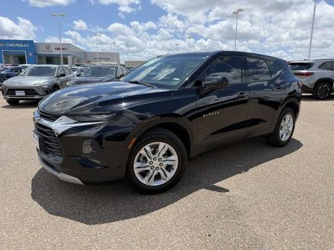 Used 2021 Chevrolet Blazer LT FWD image 2