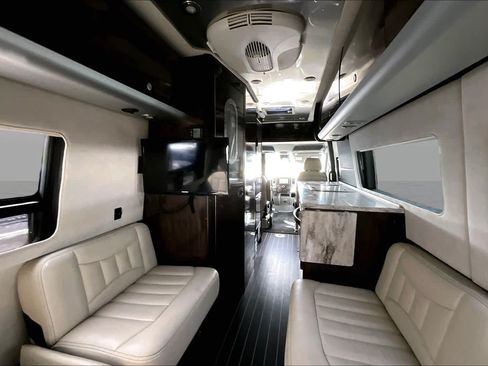 Used 2017 Mercedes-Benz Sprinter 3500 image 19