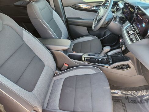 Used 2025 Chevrolet TrailBlazer LT image 4