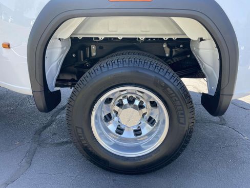 Used 2024 GMC Sierra 3500 Denali w/ Denali Reserve Package AWD/4WD image 7