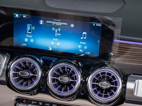 New 2025 Mercedes-Benz GLB 250 image 19