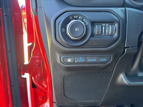 Used 2021 Jeep Wrangler Unlimited Sahara w/ Cold Weather Group AWD/4WD image 43