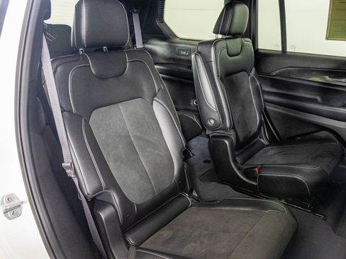 Used 2023 Jeep Grand Cherokee L Laredo AWD/4WD image 46