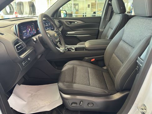 New 2026 Chevrolet Traverse LT w/ Sun and Wheel Package image 5