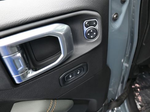 Used 2026 Jeep Gladiator Mojave AWD/4WD image 13