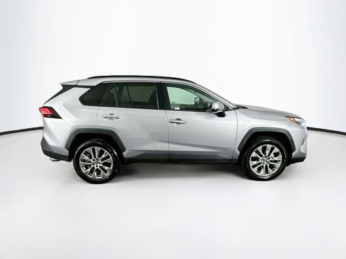 Used 2022 Toyota RAV4 XLE Premium FWD image 10