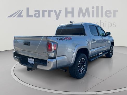 Used 2021 Toyota Tacoma TRD Sport w/ Technology Package AWD/4WD image 5