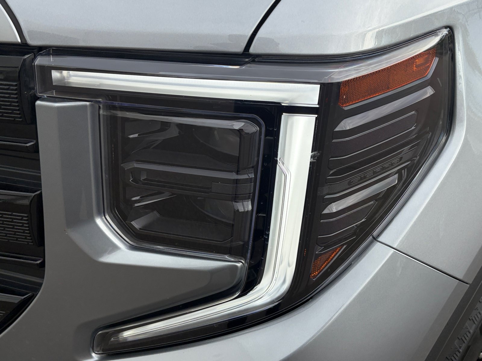 Used 2025 GMC Sierra 1500 Elevation AWD/4WD image 9