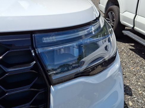 Used 2025 Ford Explorer ST-Line w/ Premium Package AWD/4WD image 4