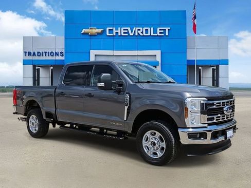Used 2025 Ford F250 XLT w/ FX4 Off-Road Package AWD/4WD image 2