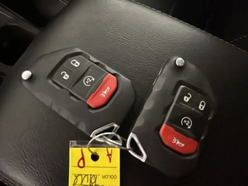 Used 2023 Jeep Wrangler Unlimited Sahara w/ Cold Weather Group AWD/4WD image 19