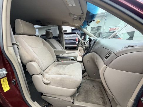 Used 2008 Toyota Sienna LE image 32