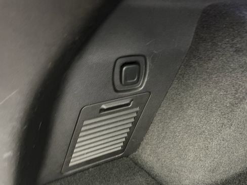 Used 2017 Cadillac XT5 Luxury w/ Driver Awareness Package image 32