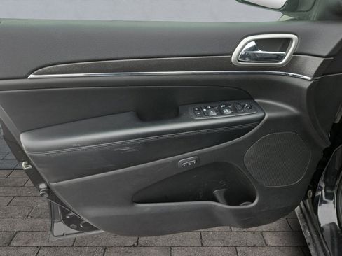 Used 2018 Jeep Grand Cherokee Limited image 10