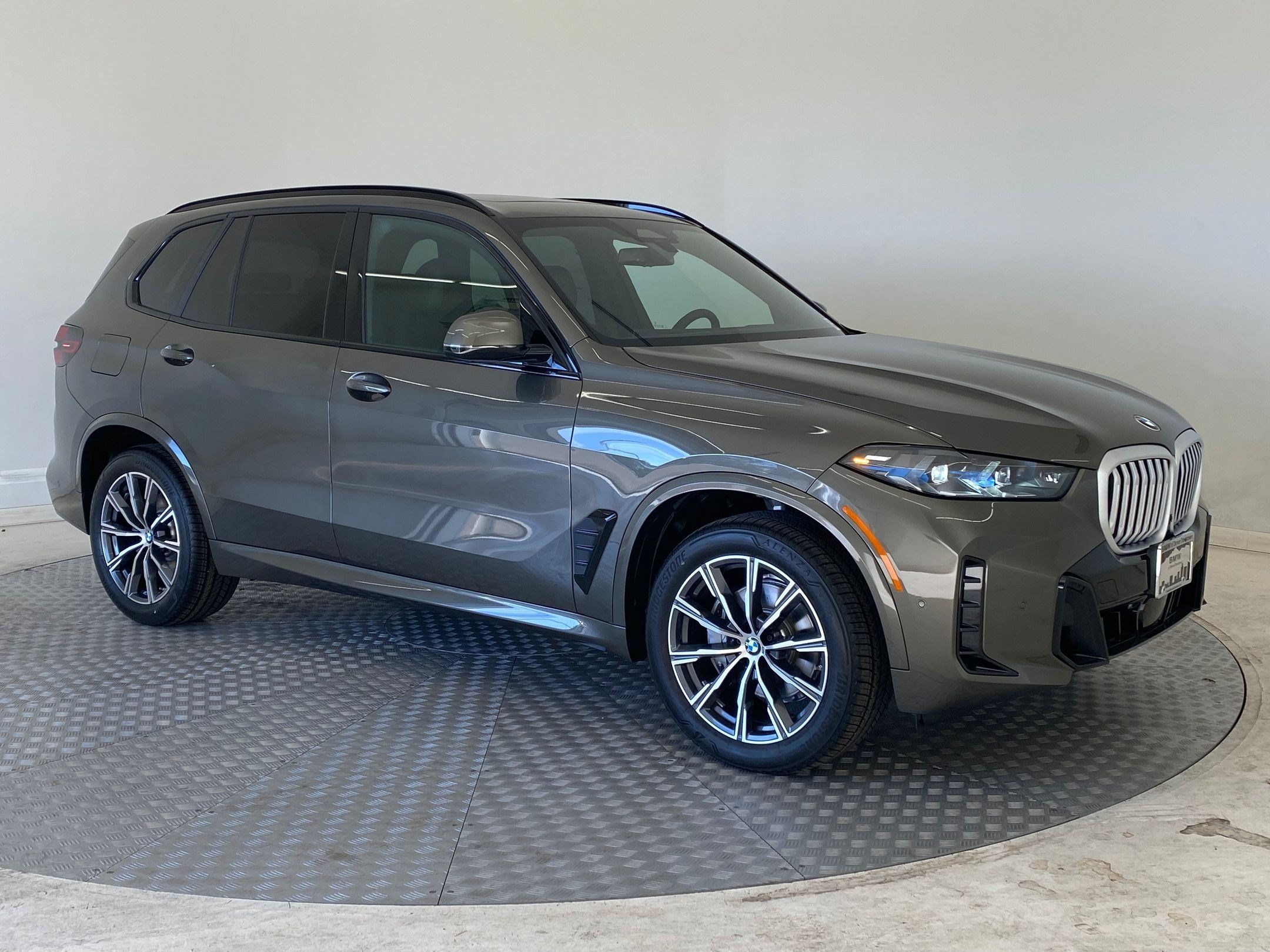 Used 2026 BMW X5 xDrive40i w/ M Sport Package AWD/4WD image 6