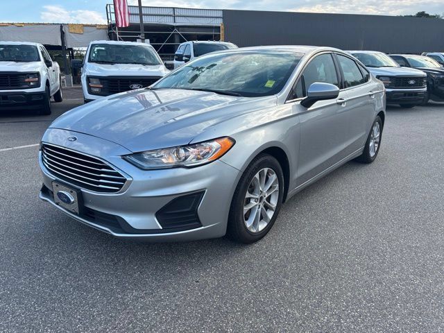 Used 2020 Ford Fusion SE FWD image 2