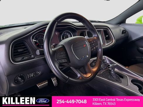 Used 2015 Dodge Challenger R/T Scat Pack w/ Scat Pack Appearance Package RWD image 10