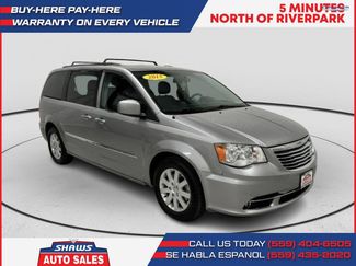 Used 2015 Chrysler Town & Country Touring image 1